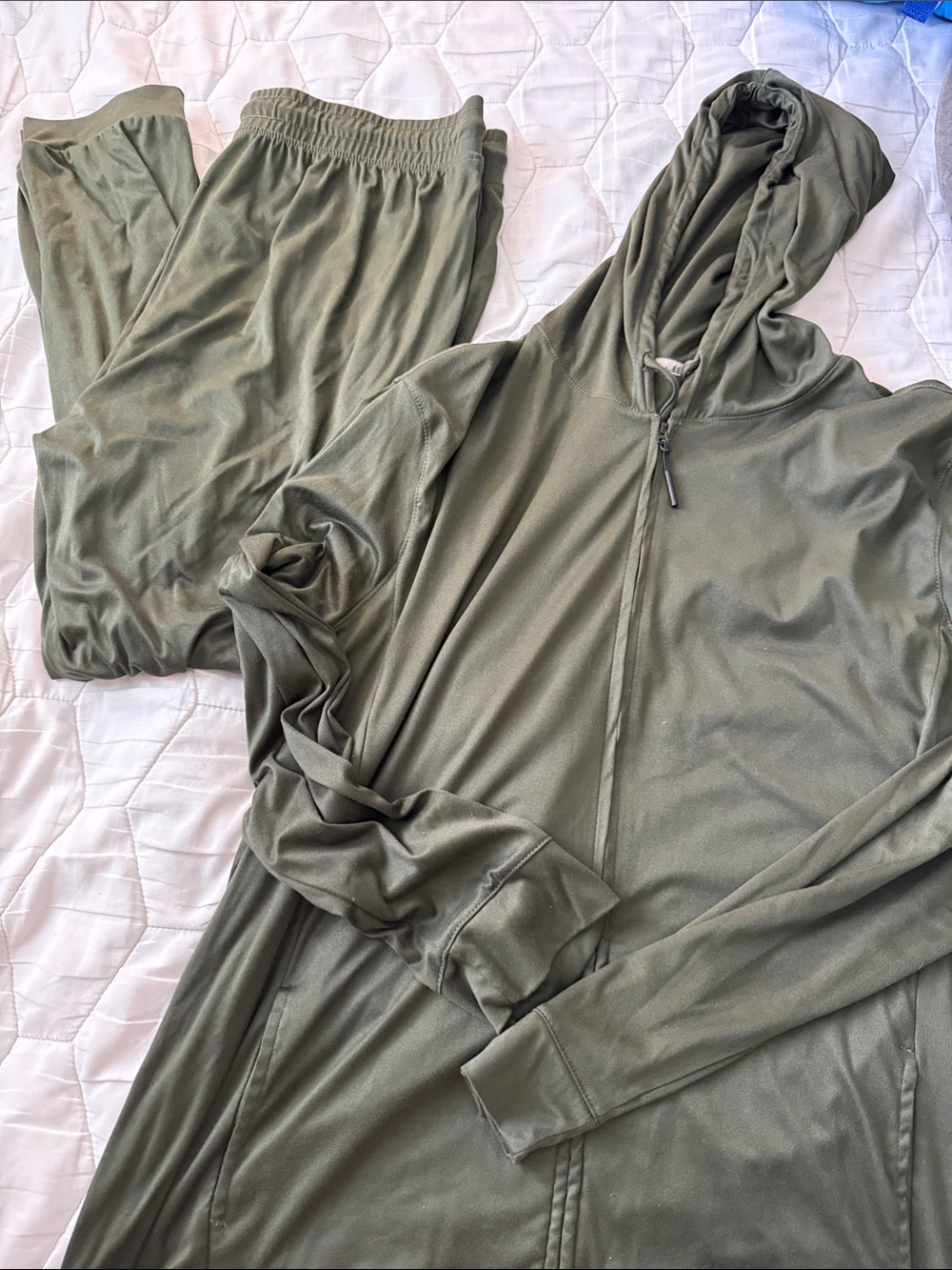 CuddlDuds hooded jacket and pants set